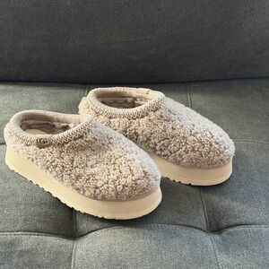 UGG Tazz Maxi Cozy Womens Size 8 Platform Slipper